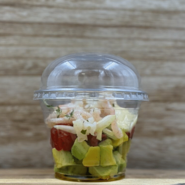 Avokado salotos su kokteilinėmis krevetėmis