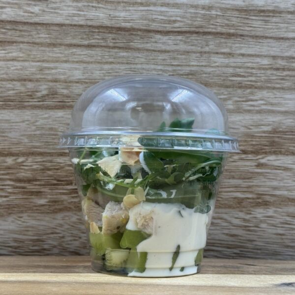 Salotos su vištiena ir kivi su jogurto-apelsinų padažu