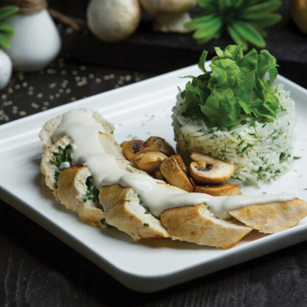 Vištiena įdaryta mocarella sūriu su voveraičių padažu