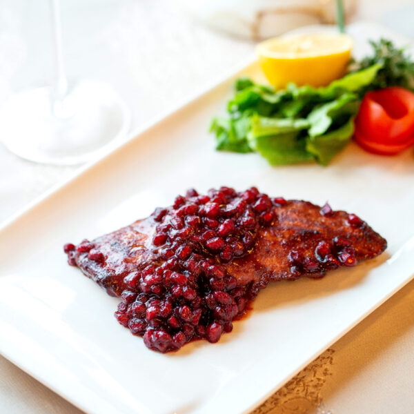 Kiaulienos išpjova su granatų padažu