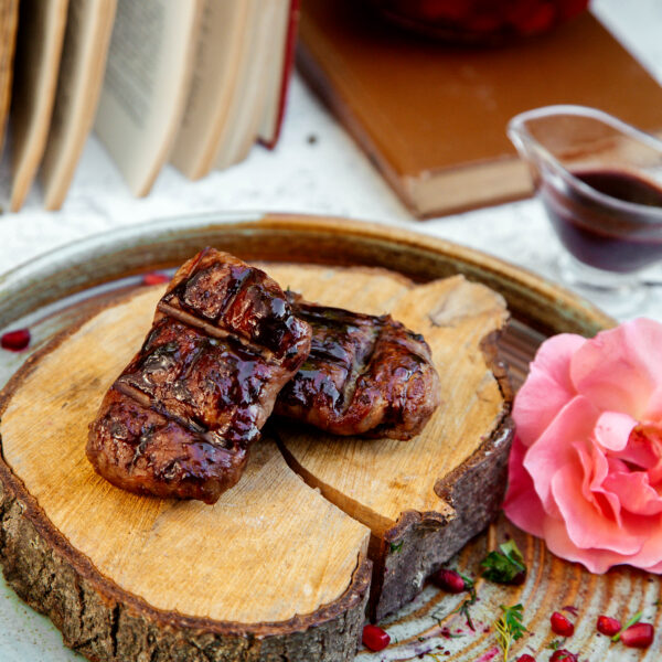 Pipirinis jautienos didkepsnys su konjako padažu