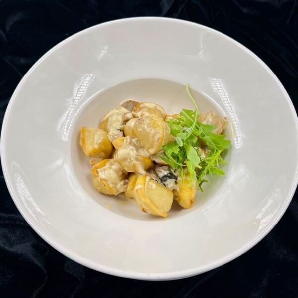 Kepti koldūnai su sūrio padažu